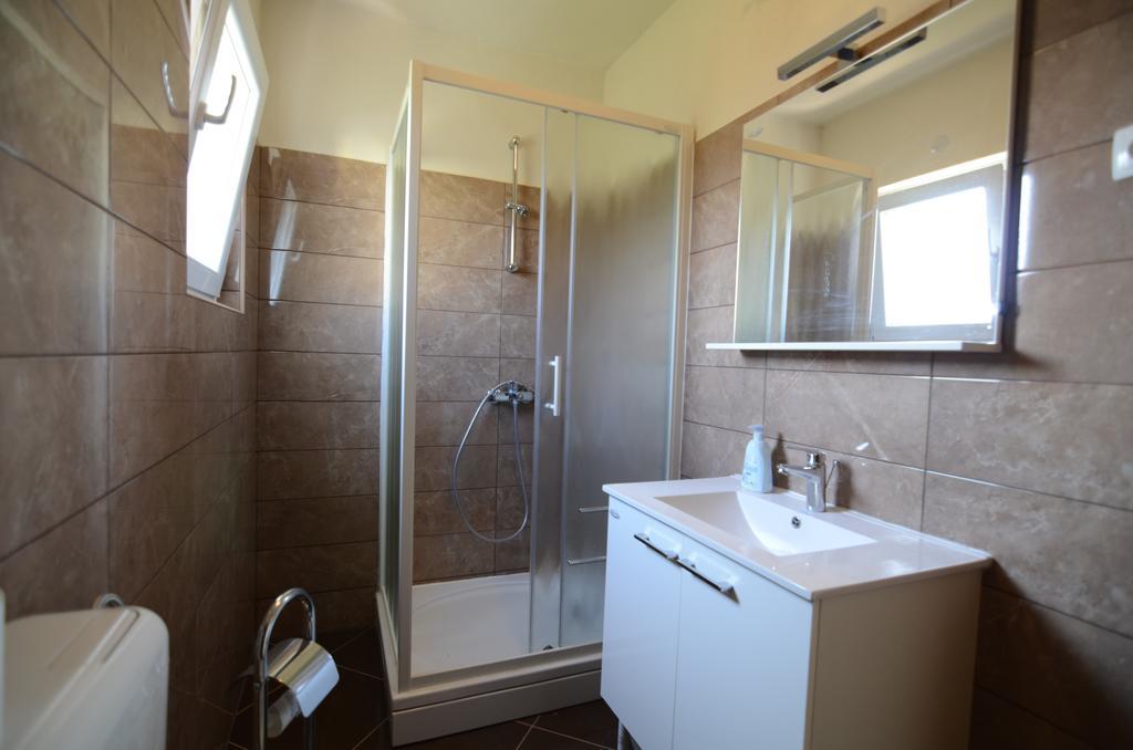 Apartment Emi Sukosan Luaran gambar