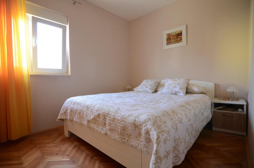 Apartment Emi Sukosan Luaran gambar
