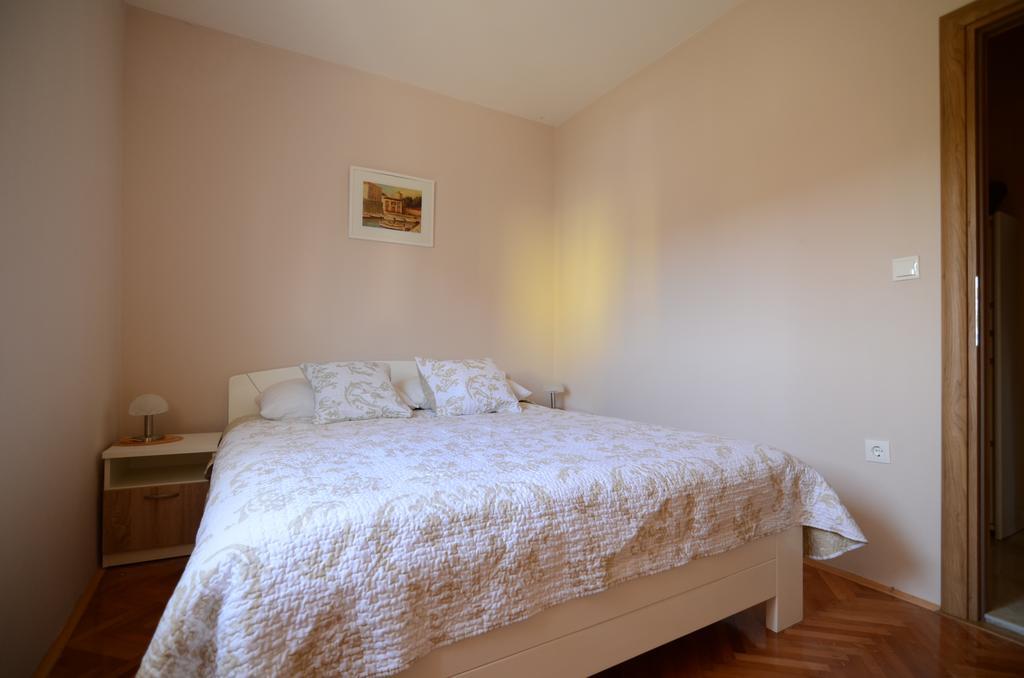 Apartment Emi Sukosan Luaran gambar