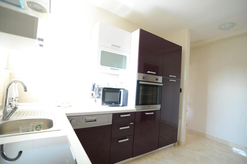 Apartment Emi Sukosan Luaran gambar
